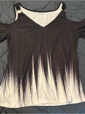Womens Black & White Cold-Shoulder V-Neck Top